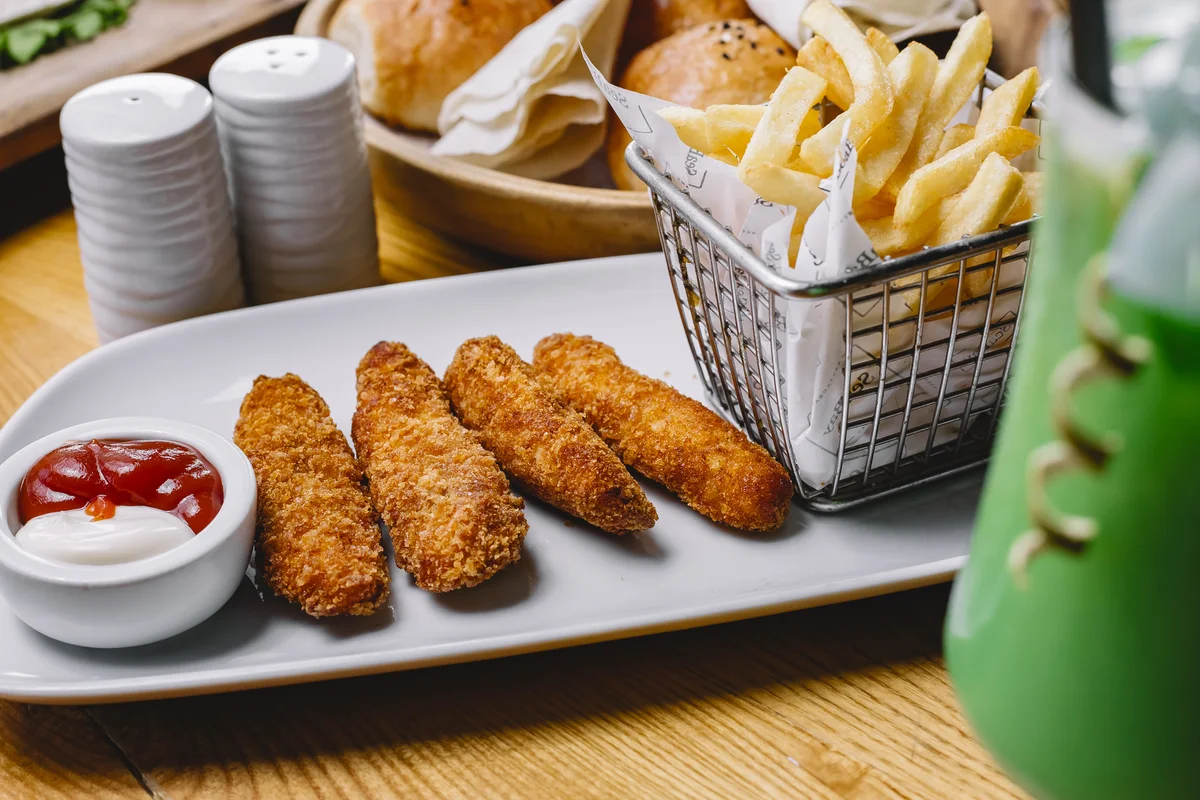 Delicious air fryer chicken bites arranged on a plate.